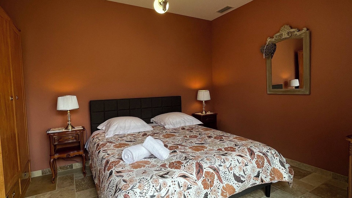 Tour-de-Faure Bed & Breakfast | Terracotta room