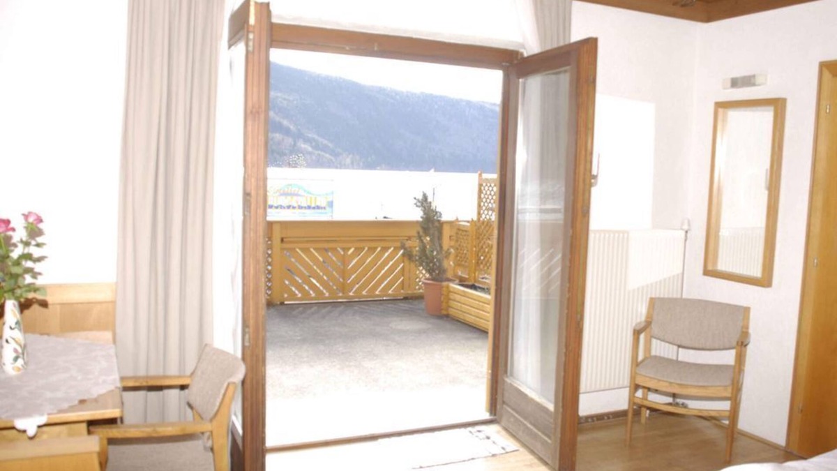 Doebriach Bed & Breakfast | Terrassenzimmer 1 - Frühstückspension Käfer