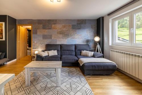 Arinsal Apartment | Terraza con Increibles Vistas Para 6 adultos y 2 extra niño - 3 habitaciones - 2 baños - ARINSAL - FREE PARKING l by BonesVacances