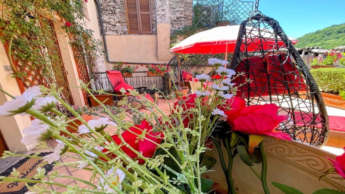 Spoleto Apartment | Terrazza Bella/air-con, Spoleto central, 10 mins walk/train station, Rome 1 hr