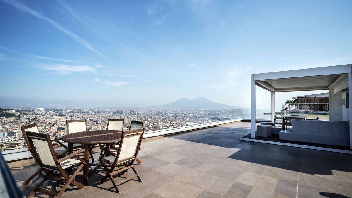 Vomero Apartment | Terrazza Manù . Naples at your feet .