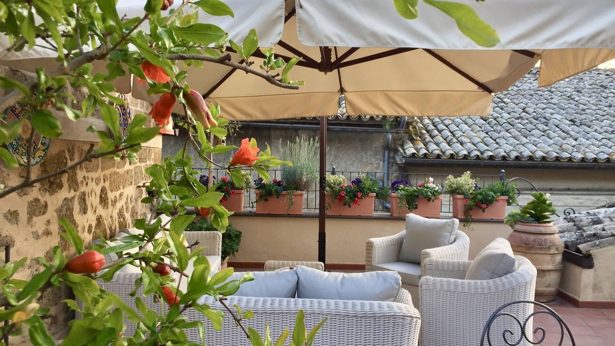 Orvieto House | TERRAZZA PARADISO - Elegant Apt with a Furnished Roof Garden, Sleeps 4 + parking