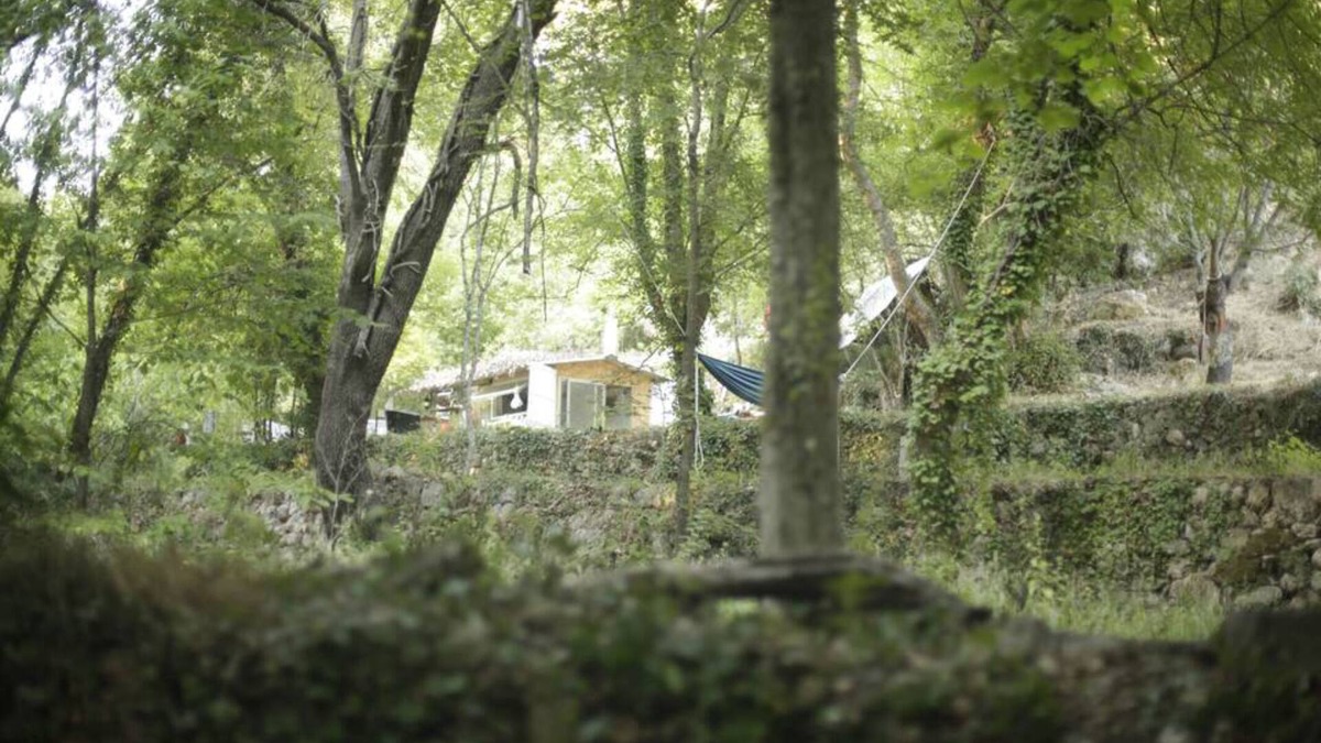 Fayence Cabin | Terre libre 2, glamping. Hutt with garden and access to a river.