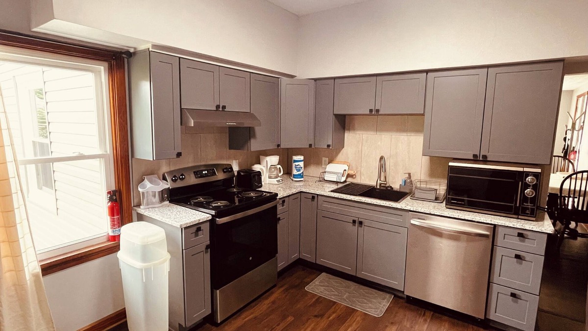Dalton Apartment | Terrific 2-bedroom apartment up to 5 people Dalton with AC, WiFi