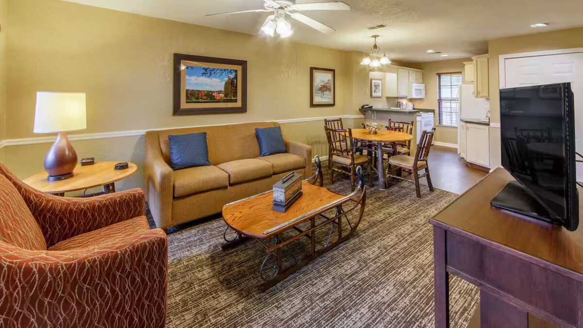 South Lee Resort | Terrific 2-bedroom resort in Lee with WiFi, fitness room, AC