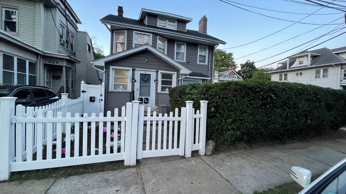 Trenton House | Terrific 6-bedroom house with AC in Trenton