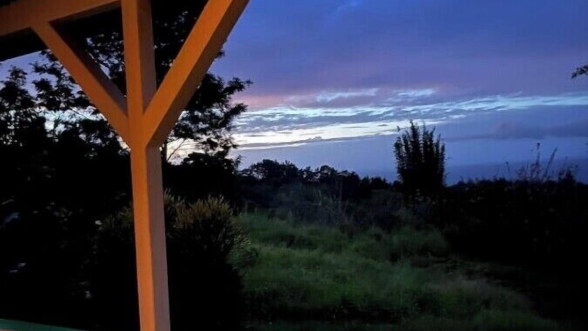 Honokaa Cottage | Terrific cottage with WiFi in Honokaa AKA"Upper House"