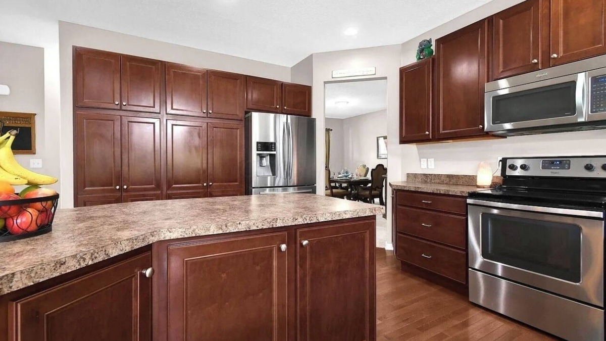Canal Winchester House | Terrific house with AC in charming Canal Winchester