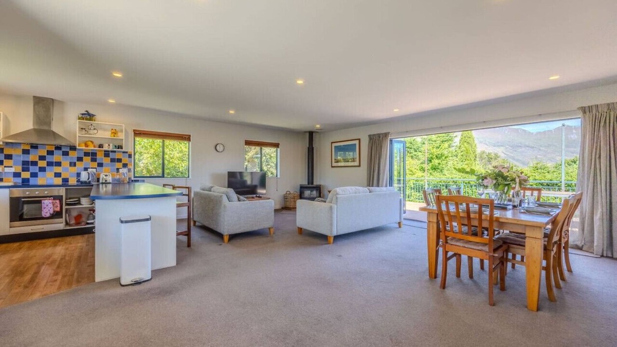 Wanaka House | Terrific views on Totara