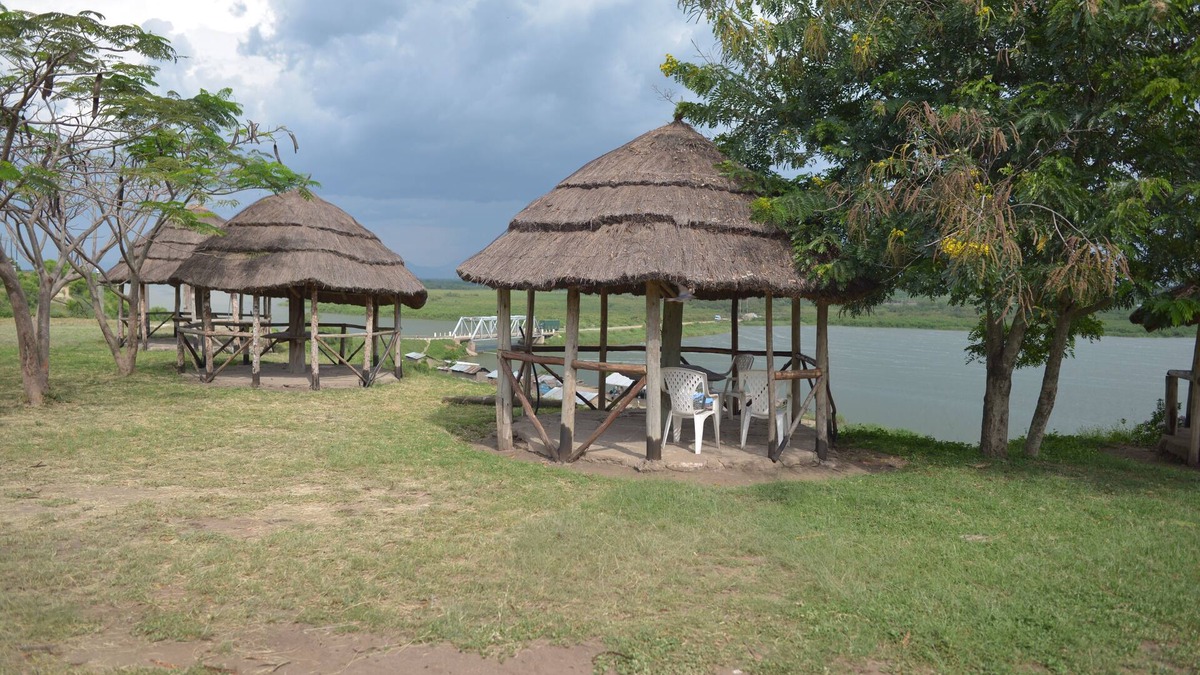 Kasese House | TESMBO SAFARI LODGEqueen elizabeth national park