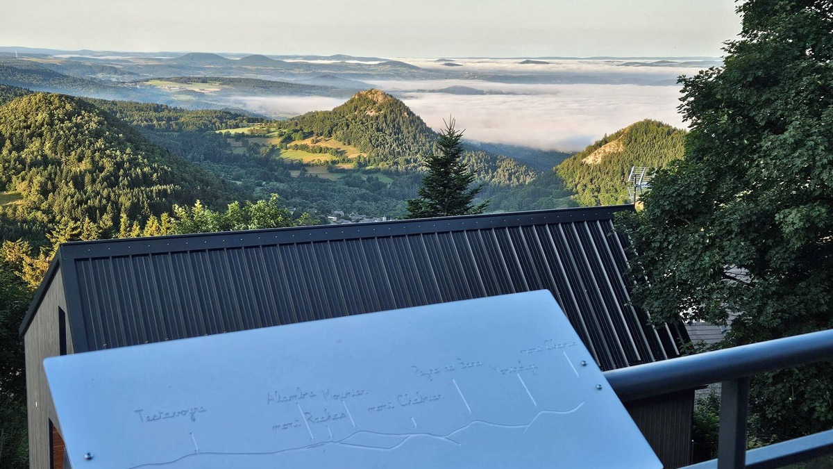 Queyrieres Ski Chalet | Testavoyre: Gîte with breathtaking views of the Haute Loire mountains.