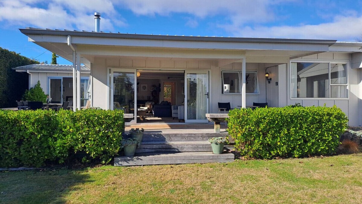 Wharewaka House | Teti Bay Bach - Great outdoor living and just a short walk to the lake!