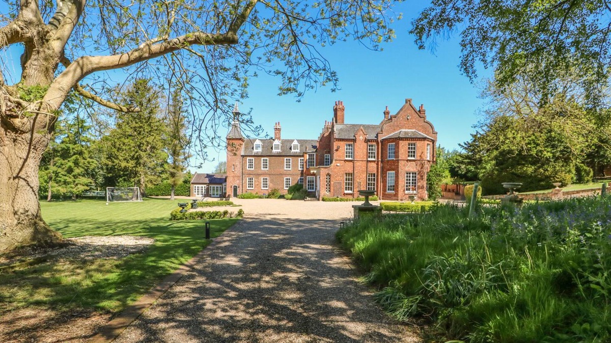 Skendleby Cottage | TEULONS HALL, pet friendly, character holiday cottage in Spilsby