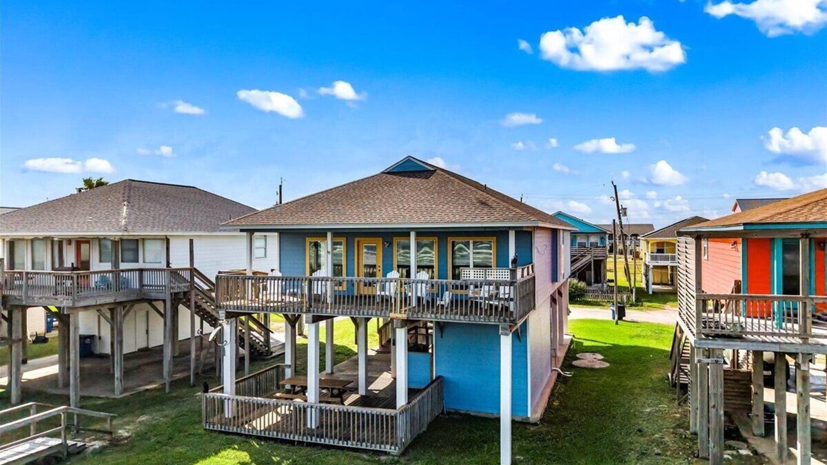 Surfside Beach House | Tex-Ann is a beautiful beachfront home located in Surfside
