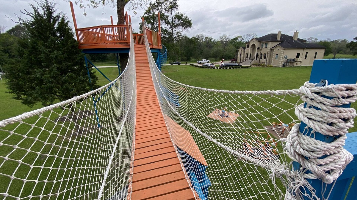 Pearland House | Texas Estate on 10 Acres of Private Property