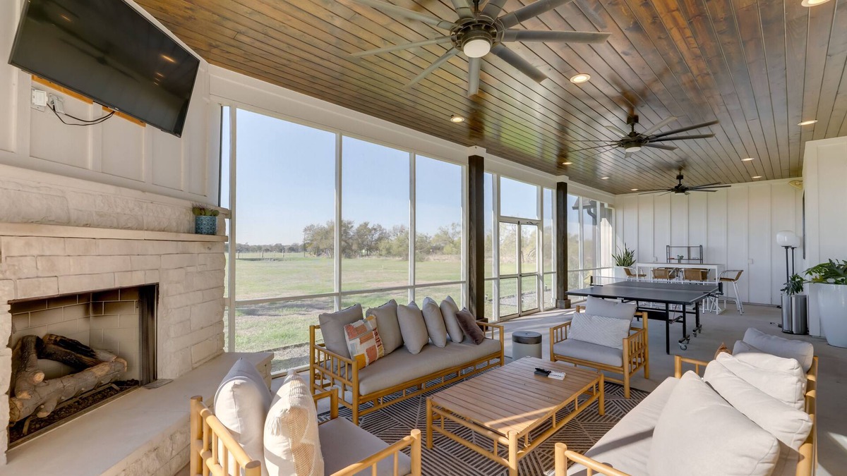 Manor House | Texas Farmhouse on 5 Acres: Patio & Grill!
