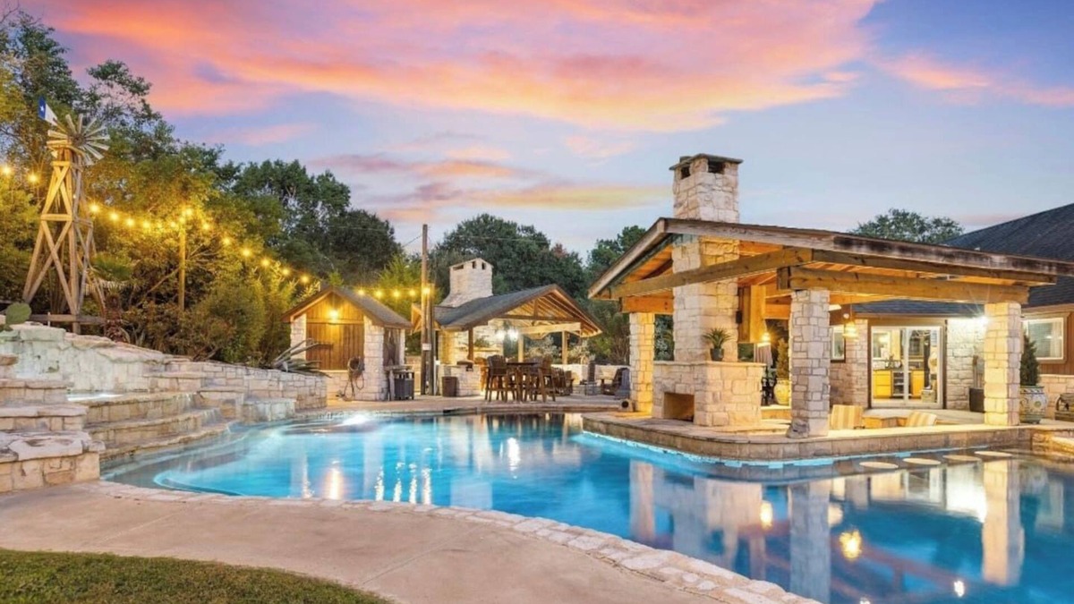 Tomball House | Texas Pool House Escape - Events, Pond, Hot Tub