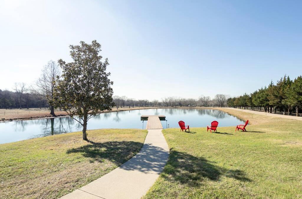 Dallas House | Texas Ranch House with 5 Bedroom and Fish Pond