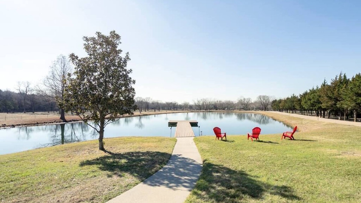 Dallas Other | Texas Ranch House with 5 bedrooms & Fish Pond