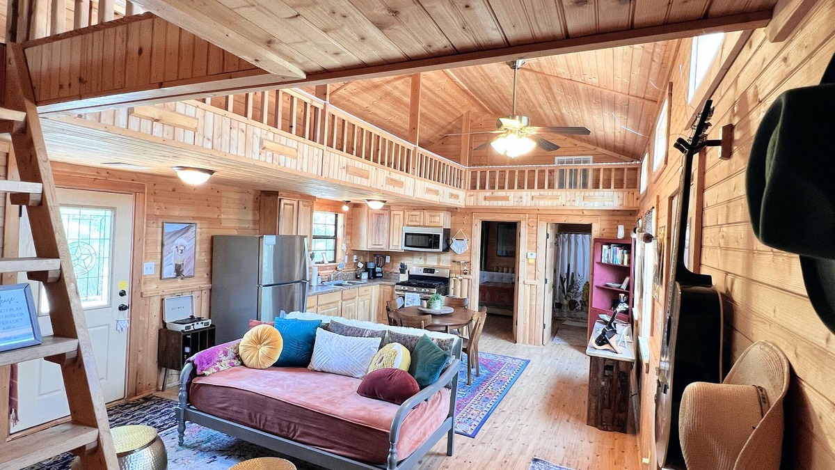Graham Cabin | Texas Sun Cabin: Eight Acres with Trails and Amazing Sunset Views