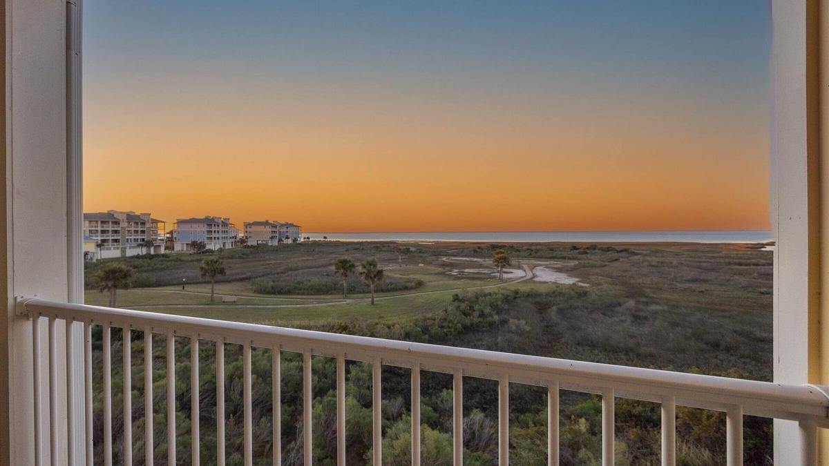 Red Fish Cove Condo | Texas Twilight is a bayside condo in the Pointe West Community, Galveston, TX.