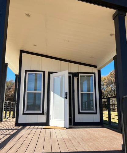 Gordonville House | Texoma Getaway - Tiny House on a Pharm