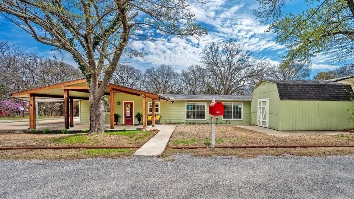 Pottsboro House | Texoma Serenity Cabin backs up to lake cove.
