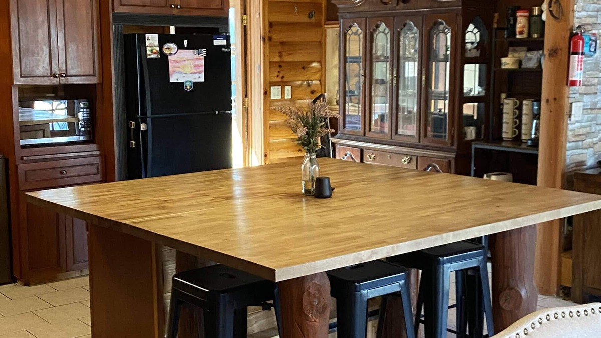 Arenac County House | tGorgeous 4BR Log Retreat on 40 Acres —Pond View – Mid-Michigan—sleeps 11+