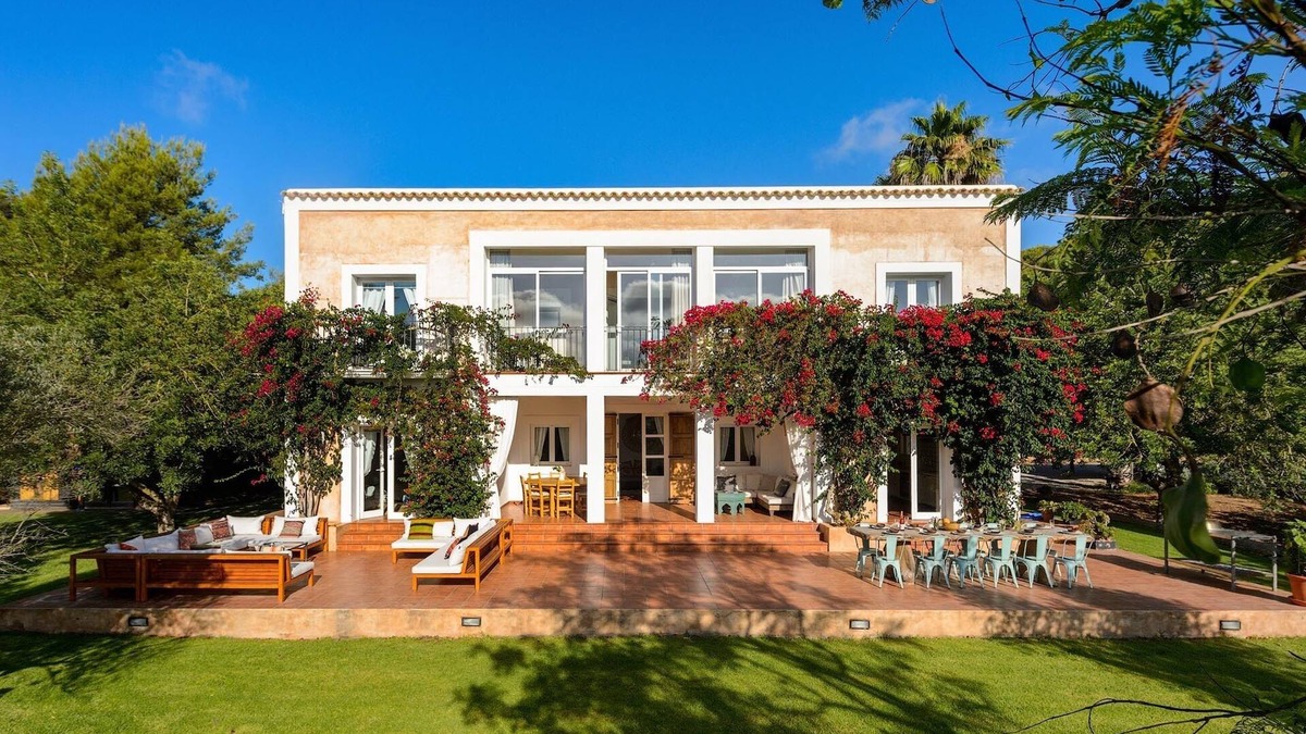 Santa Gertrudis Villa | The White Lotus Ibiza (Can Joncaret)