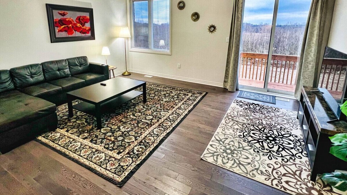 Thamesford House | Thamesford Home 3 BDR-WIFI-Netflix-Laundry-Parking