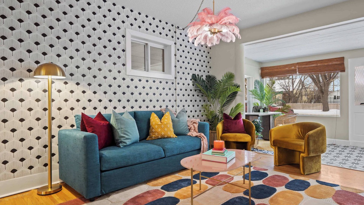 Drumheller House | That 70's Show | 2 Bed Retro Getaway | BBQ & More!