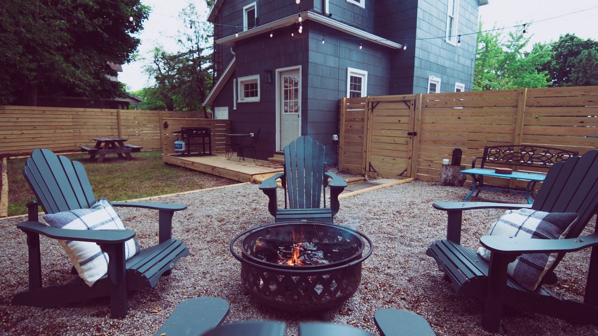 Manistee House | That Place on 6th Street close to downtown, beaches, & private backyard