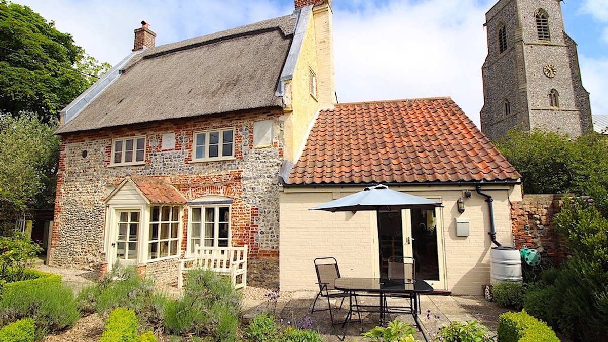 Trunch Cottage | THATCH COTTAGE, family friendly, character holiday cottage in Trunch