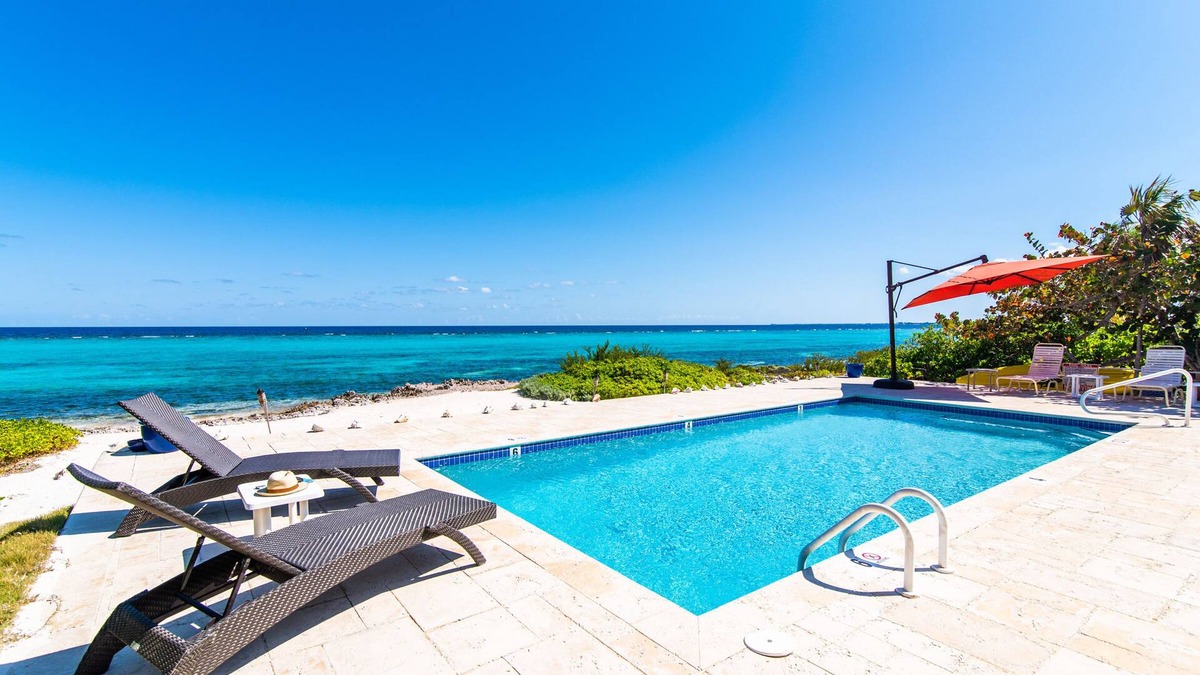 Rum Point Villa | 'Thatch Hill' is a gorgeous 3 Bedroom beachfront villa in Rum Point