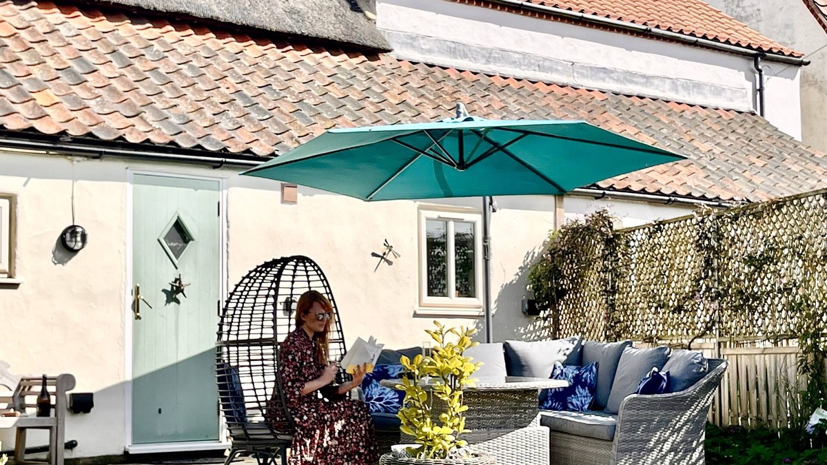 Sea Palling Cottage | Thatched Beach Cottage - Sea Palling - family & dog friendly