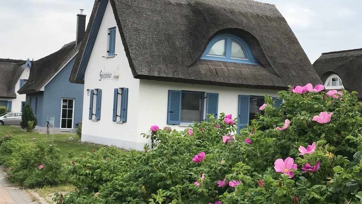 Glowe House | Thatched roof house Störtebeker