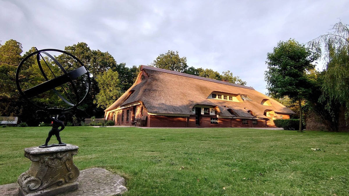 Ihlow Apartment | Thatched roof vacation apartment De Tuun - Landhaus Lübbertsfehn Ostfriesland North Sea