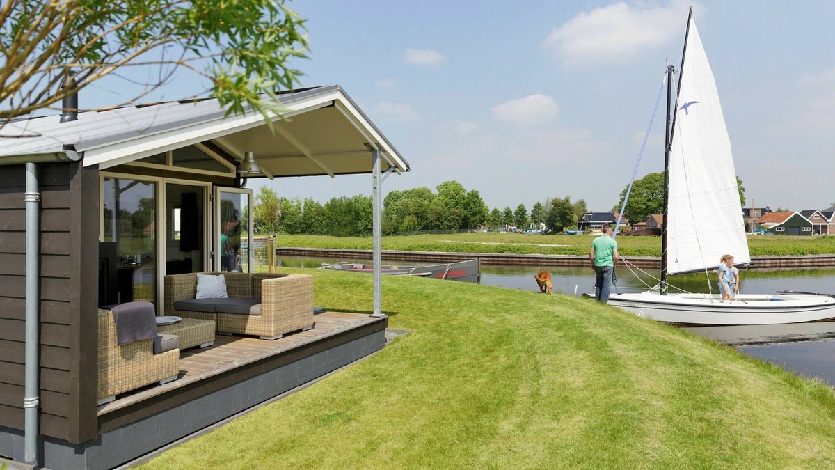 Terkaple Villa | Thatched water villa with microwave, in the Sneekermeer area