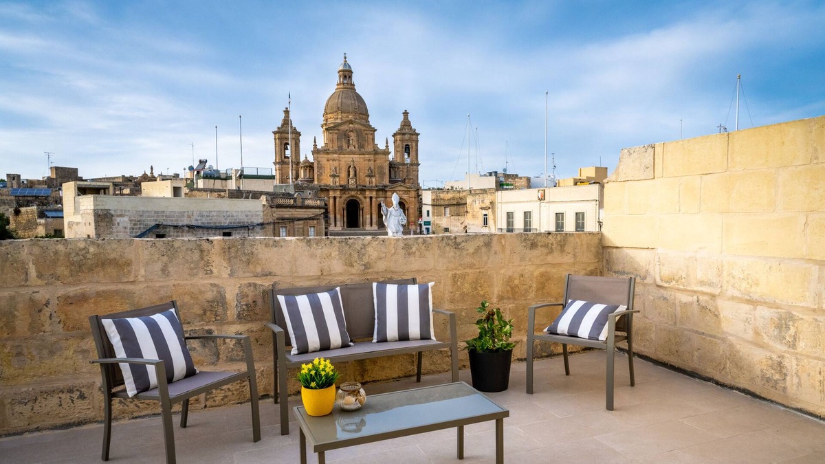 Siggiewi House | "the 10 square" - A townhouse situated in the heart of Siggiewi Village Square