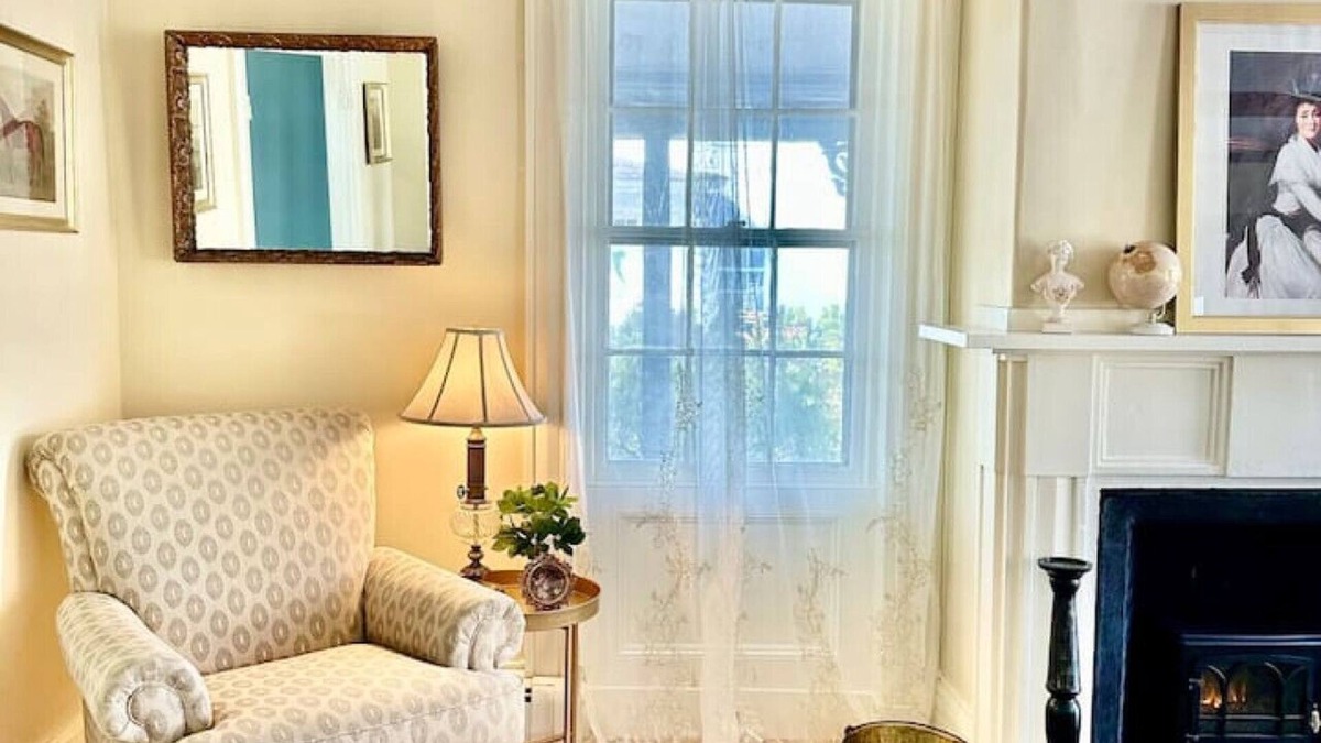 Groton House | The 1828 Carriage House. 5 King & 4 Twin beds.