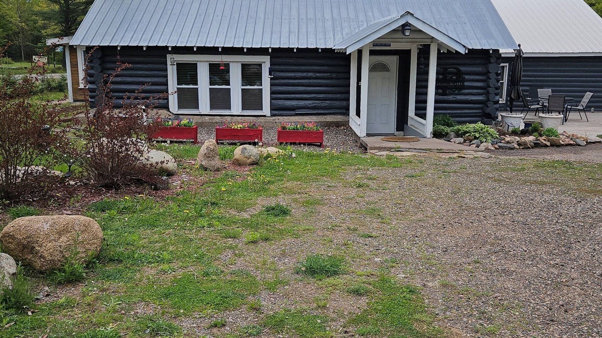Hayward House | THE 1852 LOG HOUSE.