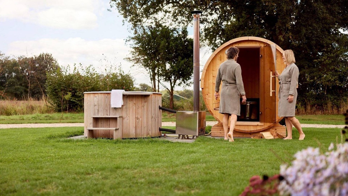 Kotten House | The 2-person version of the holiday villa Amalia 2 is equipped with a spacious sauna and a Hot tub. From the sauna, you have a view of the beautiful bocage landscape.