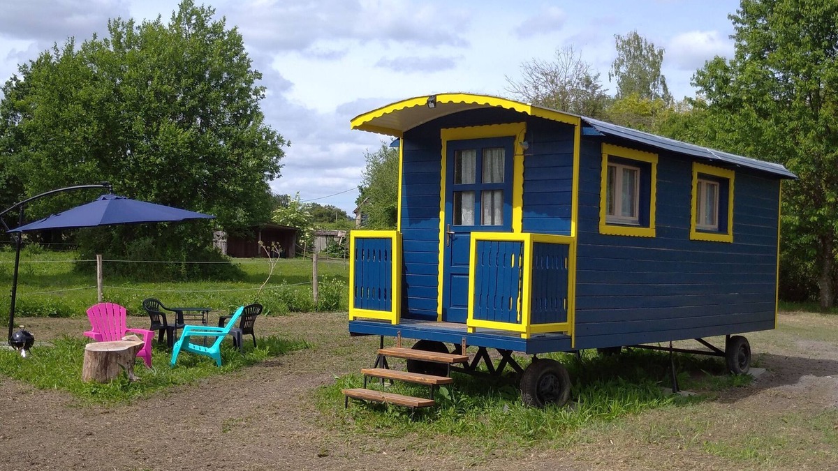 Le Vieil-Bauge Bed & Breakfast | The 2 trailers of the Moulin de Palet