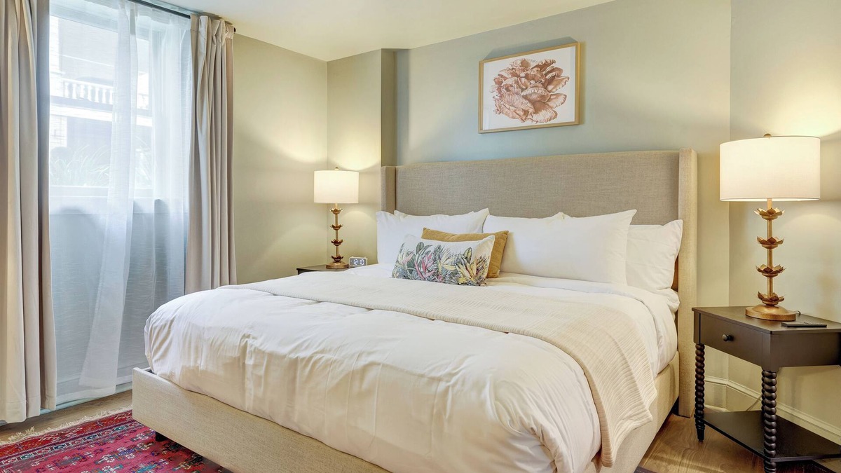 North Downtown Hotel | The 200 South St with Pool | Boutique Hotel