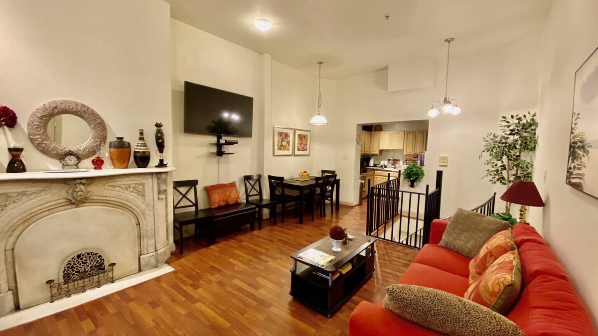 Downtown Baltimore Apartment | The 3 Bedroom Clifford House in Historic Mount Vernon