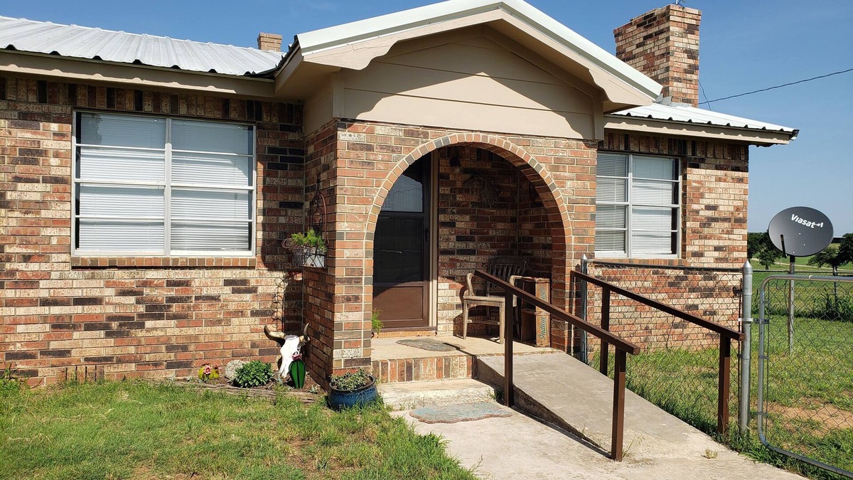 Love County House | The 36 House - A comfortable, dog-friendly place escape the city.