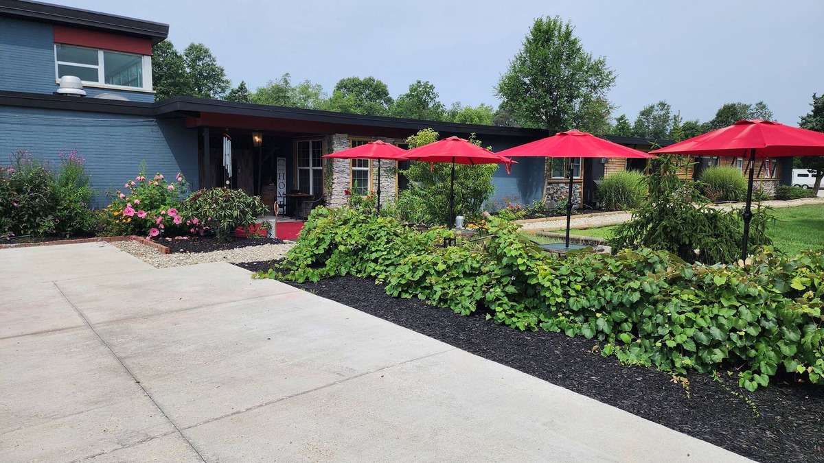 Niles House | The 3R Bed N Breakfast SCHOOL HOUSE SUITES