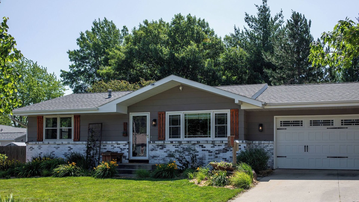 Ames House | The 410 Farmyard