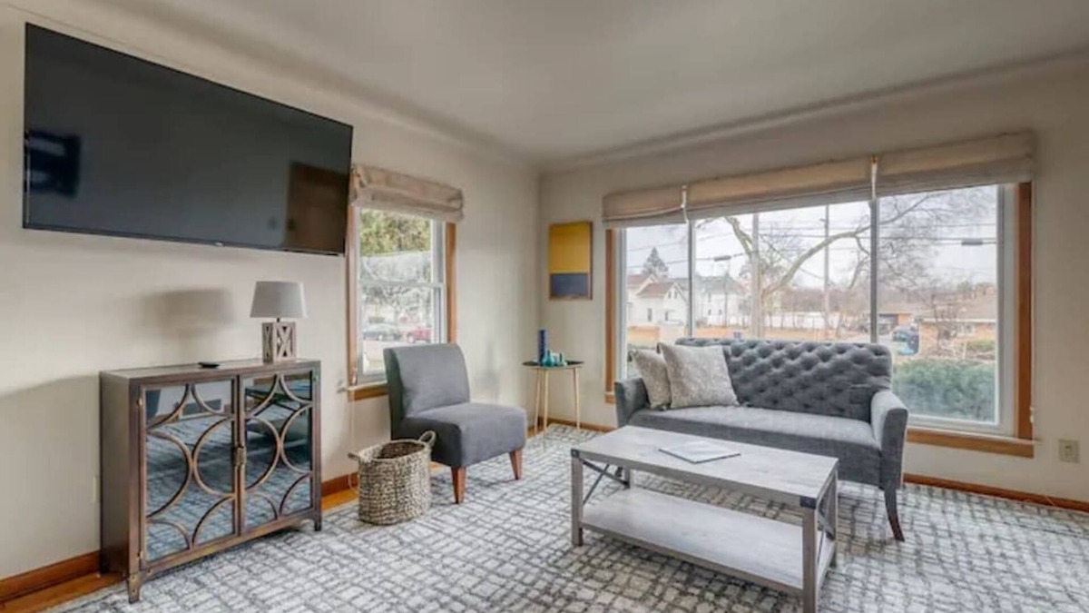 Burns Park Apartment | The 4M Boho House - Clean & Spacious Near UMich!