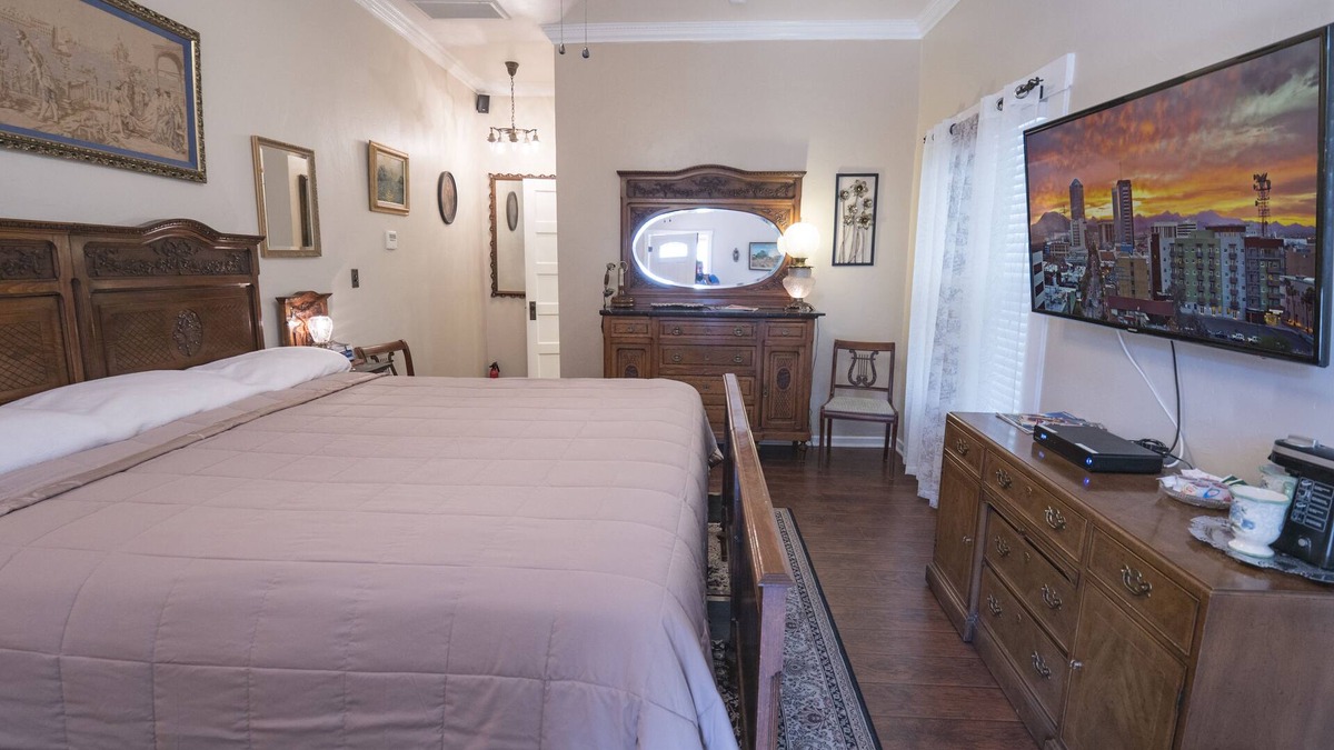 Downtown Tucson Hotel | The 4th Ave Room Located in Downtown Tucson